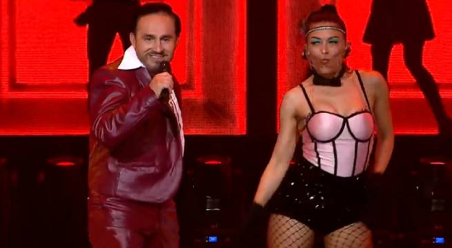 Lalo Alcázar se apoderó del escenario al cantar “Símbolo sexual”