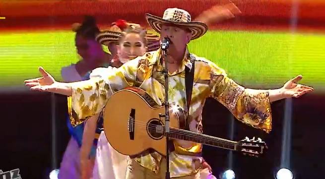 Carlos Alonso puso la rumba a la noche con el tema “Fruta fresca”