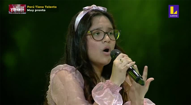 Flavia Pajuelo brilló en el escenario cantando “Ángel”