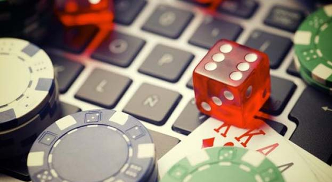 ¿Por qué se dice que es más fácil ganar en los casinos online?
