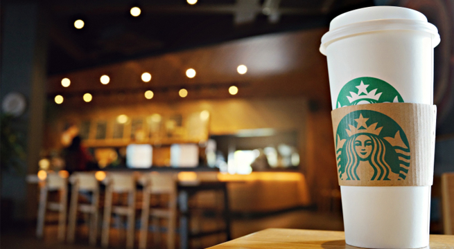 Starbucks se vincula con Amazon Go para servir cafés sin cajero