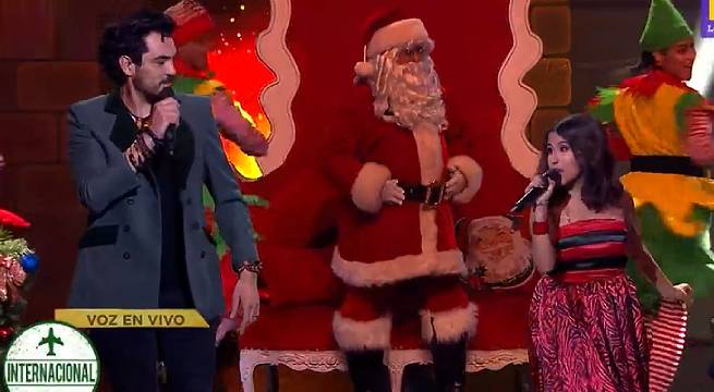 Imitadores de Ricardo Arjona y Laura Pausini cantaron “Santa Claus llegó a la ciudad”