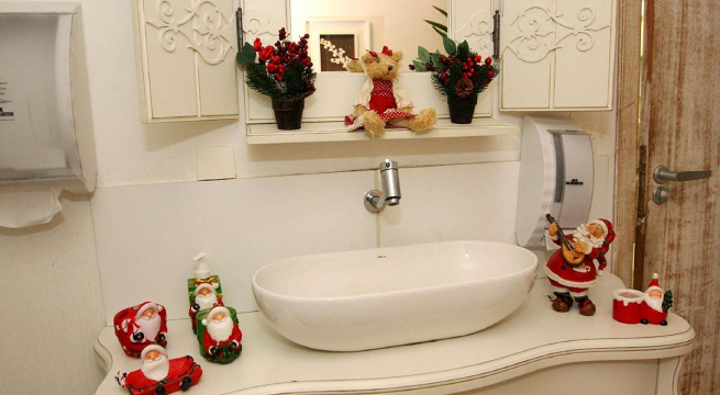 Consejos para decorar tu baño en navidad