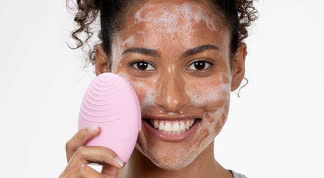 Tres regalos tecnológicos para consentir tu rostro en este verano