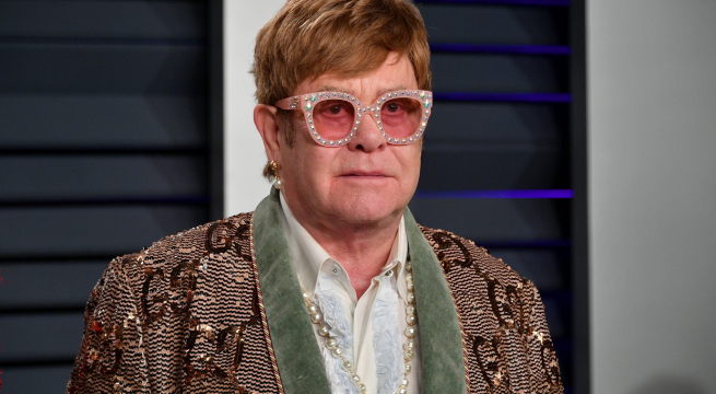 Elton John sube a los escenarios otra vez para reanudar su gira de despedida