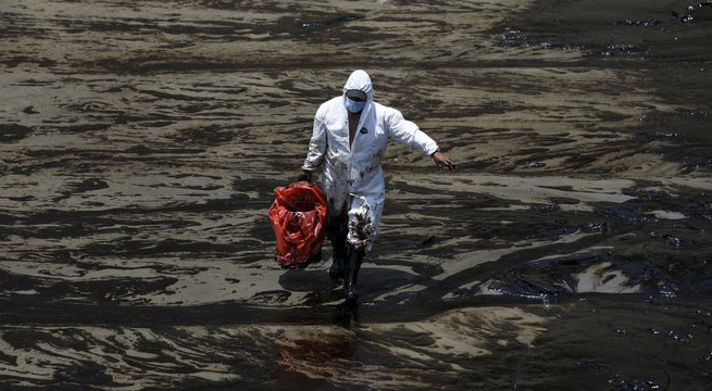 Derrame de petróleo en Ventanilla: donan equipos de protección para atender emergencia ambiental