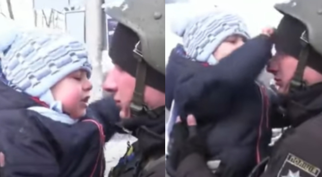 El desconsolado llanto de un niño ucraniano al despedirse de su padre