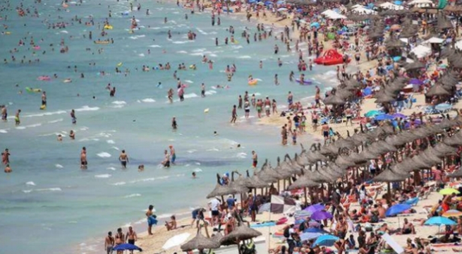 España espera que la Semana Santa lleve el turismo al 80% de los niveles pre-COVID