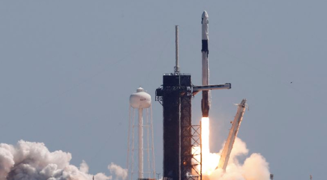 Un equipo de astronautas privado despega en un lanzamiento histórico hacia la estación espacial