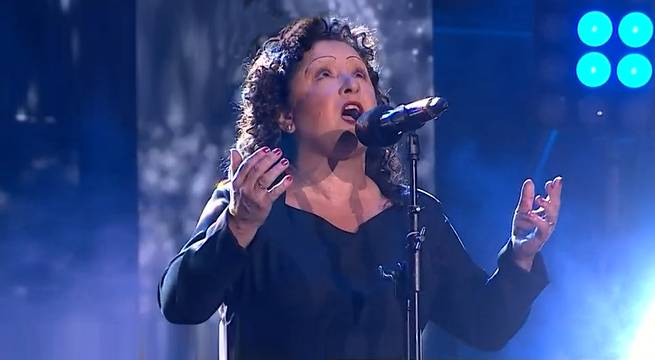 Imitadora de Édith Piaf cantó “Non je ne regrette rien”