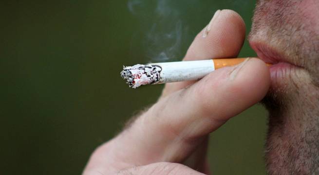 Consumo de cigarrillos aceleraría el envejecimiento ocular