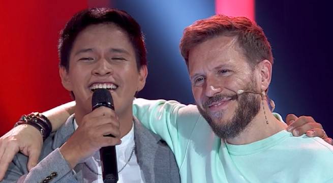 Luis Tume se lució al cantar “No veo la hora” en La Voz Perú