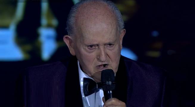 Otoniel Darío cerró la Gran Final cantando “Volver”