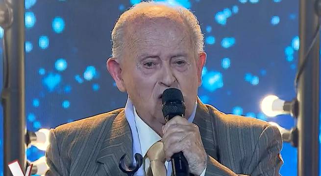 Otoniel Darío llegó a la Gran Final al cantar “Quiéreme mucho”