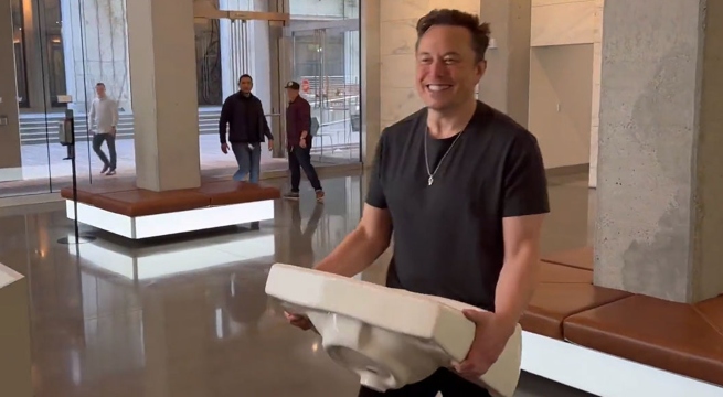 Elon Musk compra Twitter y despide a todos los altos ejecutivos de la empresa