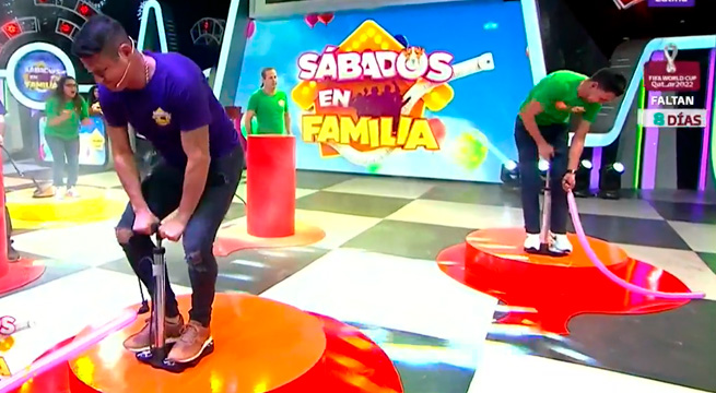 Luigui Carbajal y Ricky Trevitazo jugaron al ‘De globo en globo’