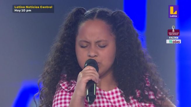 Pequeña impresionó a los entrenadores cantando 