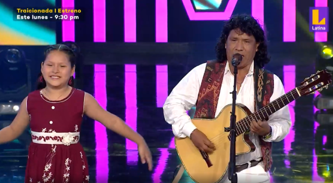 Padre e hija se lucieron en el escenario de “La voz generaciones” con la canción “Profesorita”