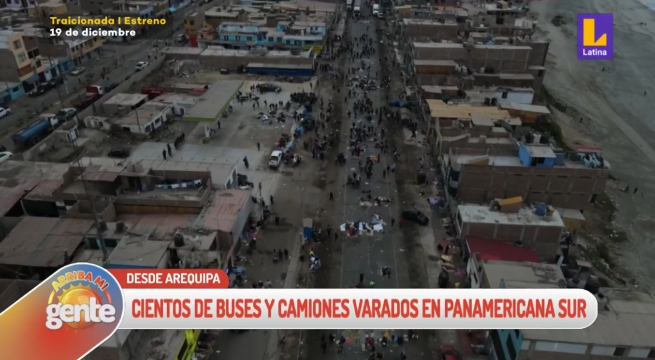 Arequipa: Cientos de buses y camiones bloquean 20 kilómetros de la Panamericana Sur