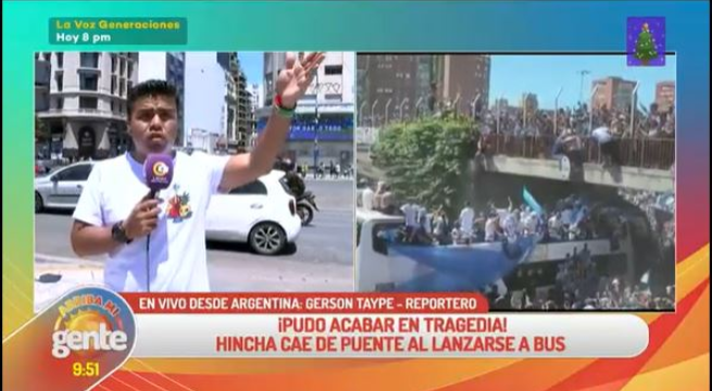 ¡Pudo ser una tragedia!: Hincha cae de puente al lanzarse a bus de la selección argentina