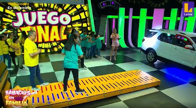 Familias se enfrentaron en el último juego para llevarse el auto cero kilómetros