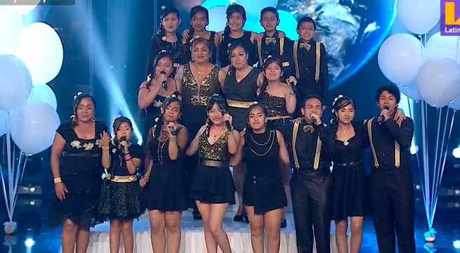 Coro Clave de Do cantó “Somos el mundo” en la Noche de Eliminación