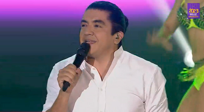 Mauricio Mesones puso a bailar a todos al cantar un mix de tres temas