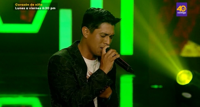 Kevin Serna llenó de cumbia el escenario de La Voz con la canción ‘Morir de amor’