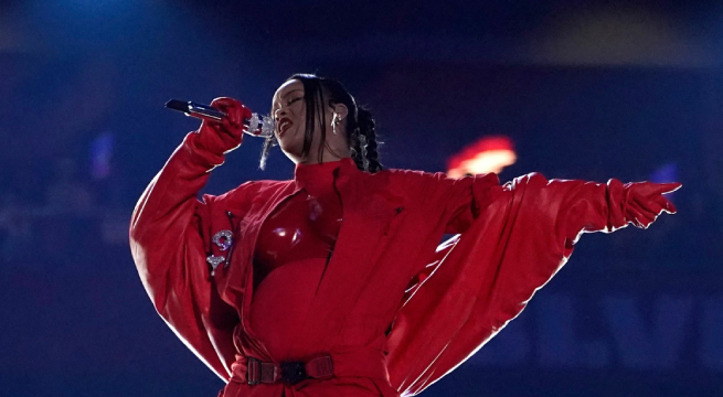 Rihanna ilumina el escenario del Super Bowl con 