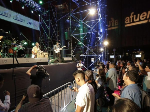 Diferentes artistas están ofreciendo conciertos en el Afuera Fest