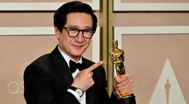 Actores de “Everything Everywhere” Ke Huy Quan y Jamie Lee Curtis ganan premios Oscar