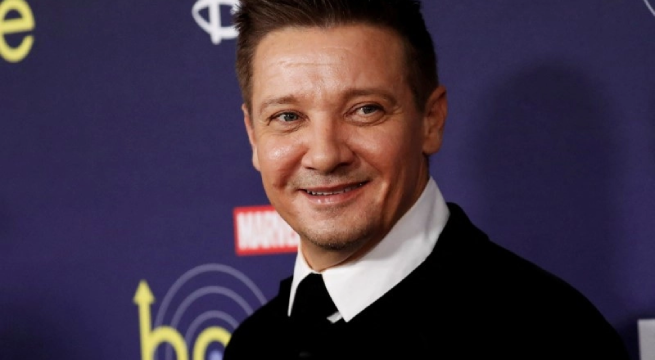 El actor Jeremy Renner dice que se rompió más de 30 huesos en un accidente con una quitanieves