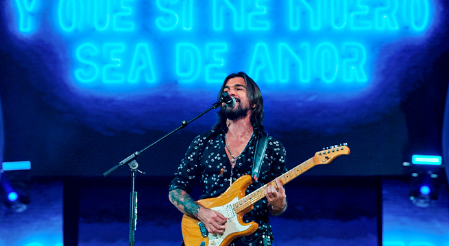Juanes: Artista cantó en las calles de México al aire libre