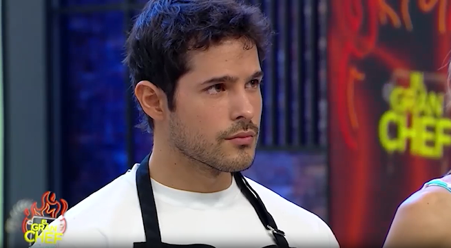 Andrés Vílchez vs José Peláez: actor casi 'echa fuego' cuando locutor criticó su ensalada de atún