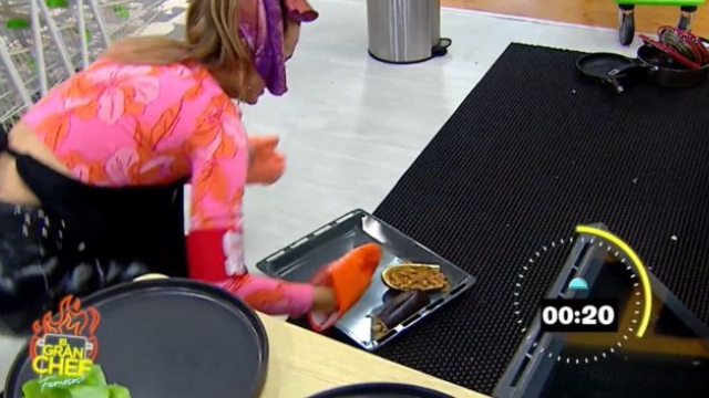 ¿Así las servirá?: Milett Figueroa volcó al suelo sus berenjenas rellenas en El Gran Chef Famosos 