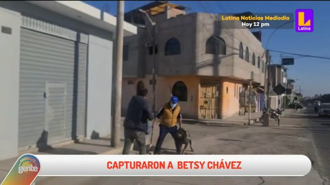 Familiares de Betssy Chávez soltaron un perro hacia la prensa tras ser capturada