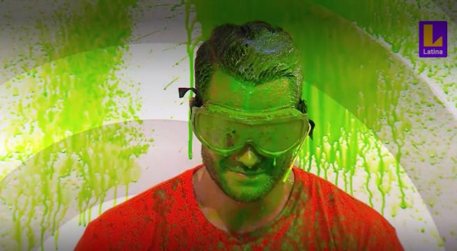 Todo es carcajadas: André Castañeda se burló de Fabio Agostini tras equivocarse en 'Cañones del Saber'