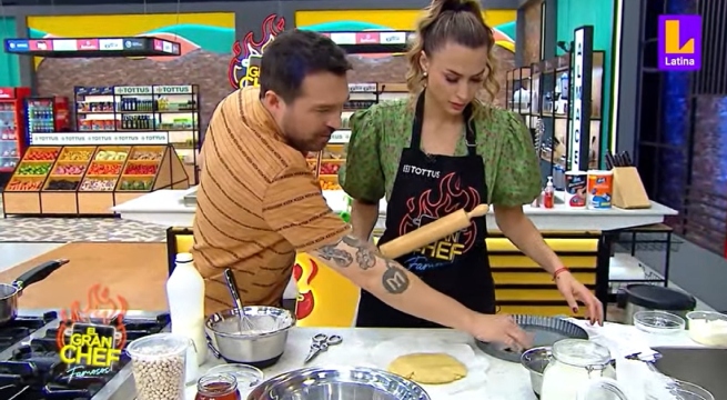 Mejor, imposible: Milett Figueroa recibió ayuda de Giacomo Bocchio al preparar su tartaleta