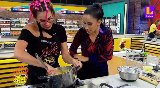 El Gran Chef Famosos: Karina Calmet llora de frustración por no poder batir masa y Nelly acude en su auxilio