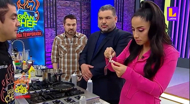 ¿Qué diría Natalia Málaga?: Mauricio Mesones fue regañado por olvidar papel en salchipapa de El Gran Chef Famosos