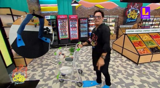 A caminar como patos: Los famosos utilizaron aletas de buceo para recoger todos los ingredientes