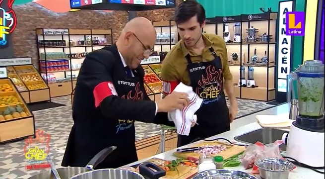 No pudo ni con eso: Jesús Neyra pidió auxilio de Mr. Peet para abrir frasco en El Gran Chef Famosos