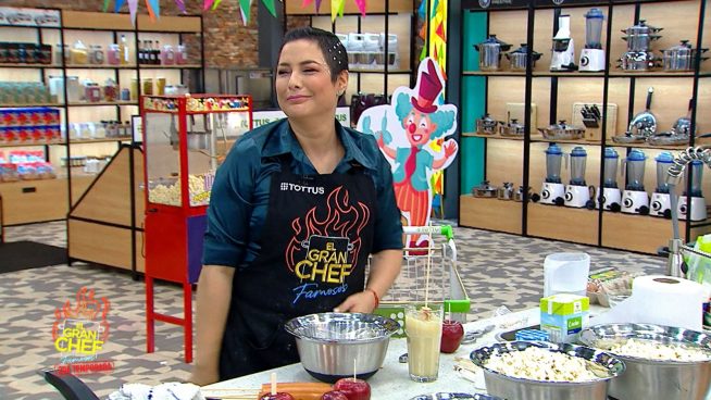 ¿No se dieron cuenta no?: Natalia Salas y su pésimo intento para que nadie note cómo quema secador en El Gran Chef Famosos