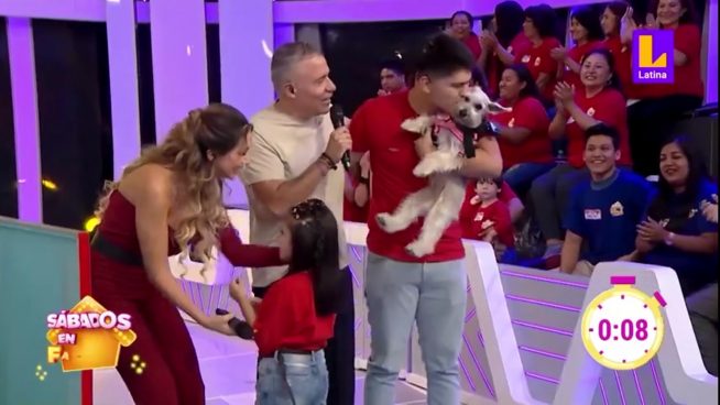 Nuevo récord: perrito 'Molly' completó 'Laberinto de Mascotas' en tan solo 8 segundos para Sábados En Familia