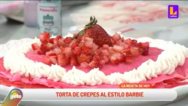 Aprende a preparar una rica torta de crepes al estilo Barbie en Arriba mi Gente