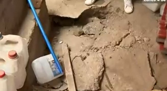 Casa de ancianos se inunda en Comas y denuncian a SEDAPAL por no querer hacerse cargo