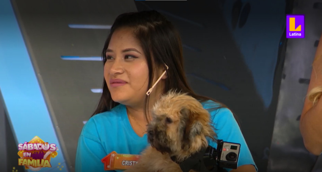 Mascota humana 'casi destruye' juego Laberinto de Mascotas en Sábados en Familia