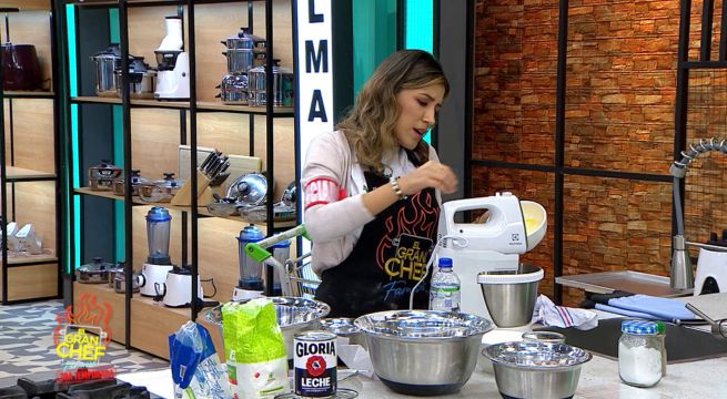 ¿La nueva Mayra Goñi? Fátima Aguilar sacó repertorio de música mientras cocinaba en El Gran Chef Famosos