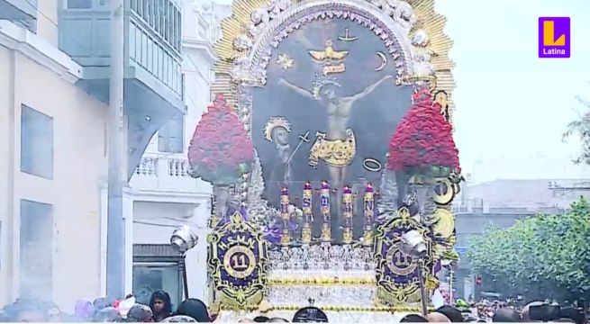 El Señor de los Milagros regresó a la Plaza de Armas después de tres años en su segundo recorrido