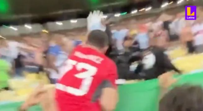 Brasil vs Argentina: ‘Dibu’ Martínez tiró ‘manotazo’ a policía brasilero | VIDEO 